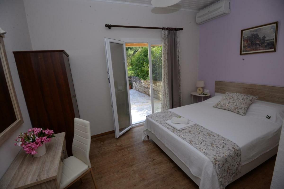 Villa The Olive Grove House Kassiopi Esterno foto
