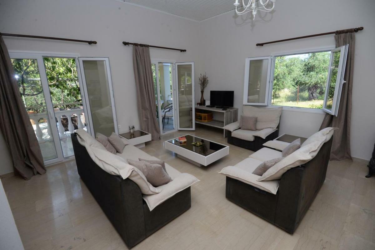 Villa The Olive Grove House Kassiopi Esterno foto