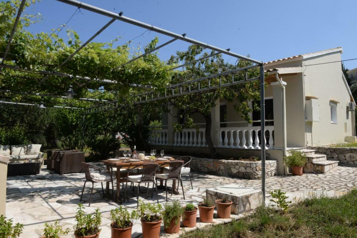 Villa The Olive Grove House Kassiopi Esterno foto